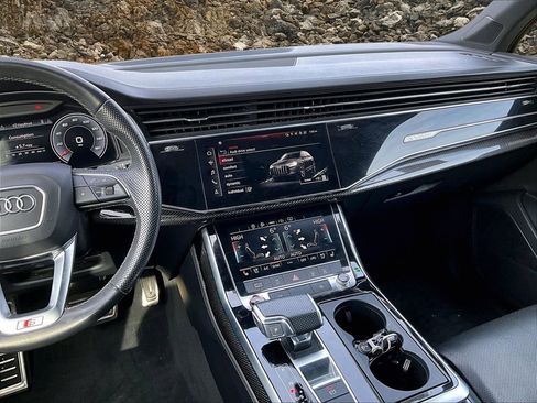 Used 2022 Audi SQ7 Premium Plus w/ SQ7 Executive Package image 6