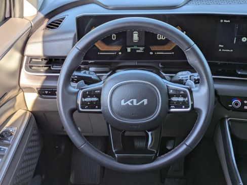 Certified 2025 Kia Carnival EX image 22