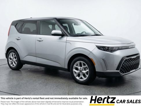 Used 2025 Kia Soul LX w/ LX Technology Package FWD image 1
