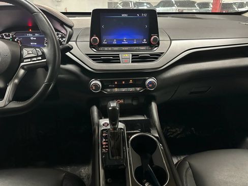 Used 2024 Nissan Altima 2.5 SR FWD image 11