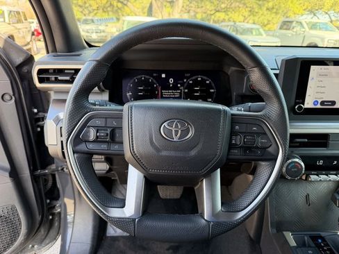 Used 2025 Toyota Tacoma TRD Off-Road image 8