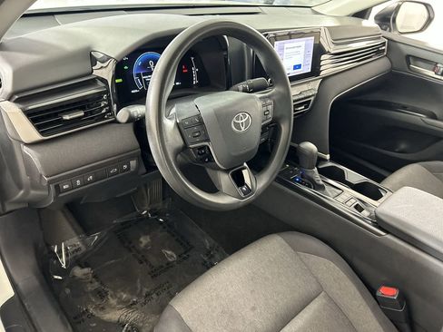 Used 2025 Toyota Camry LE image 11
