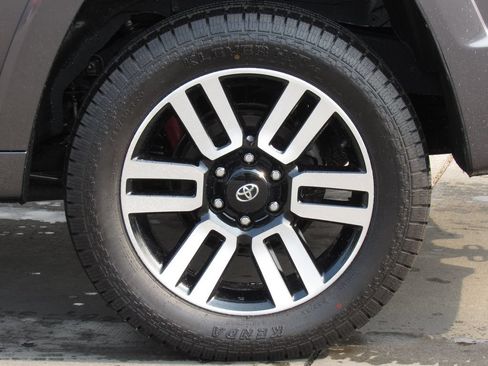 Used 2022 Toyota 4Runner Limited AWD/4WD image 35