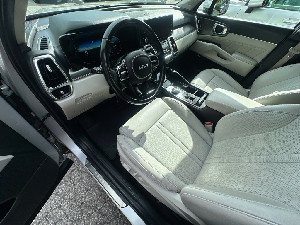 Used 2023 Kia Sorento SX Prestige w/ Panoramic Sunroof Package AWD/4WD image 9