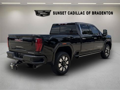Used 2024 GMC Sierra 3500 Denali AWD/4WD image 3