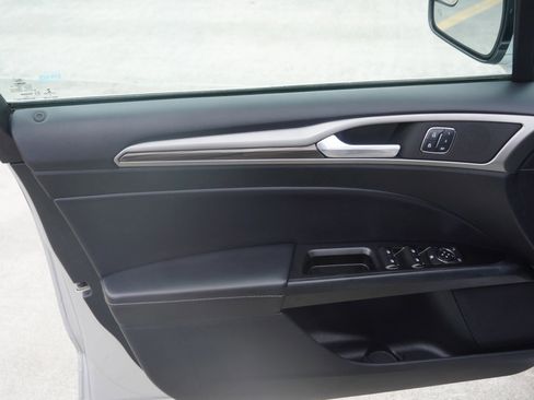 Used 2017 Ford Fusion SE image 30