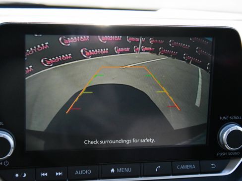 Used 2025 Nissan Sentra SV FWD image 17