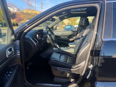 Used 2019 Jeep Grand Cherokee Limited AWD/4WD image 23
