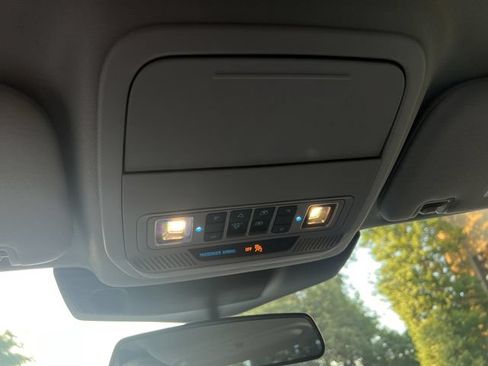 Used 2022 Ford Explorer XLT w/ Equipment Group 202A AWD/4WD image 31