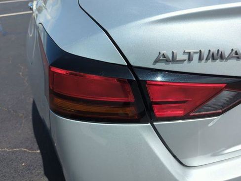 Certified 2024 Nissan Altima 2.5 SV FWD image 18