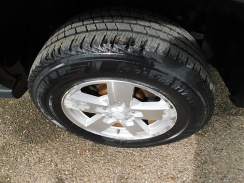 Used 2008 Jeep Commander Sport image 13