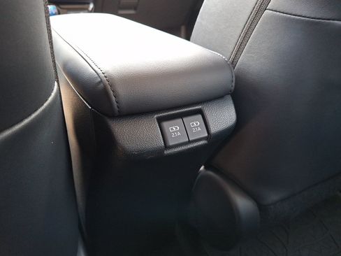 Used 2019 Toyota Prius XLE AWD/4WD image 12