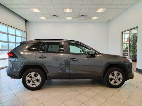 Used 2025 Toyota RAV4 XLE AWD/4WD image 2