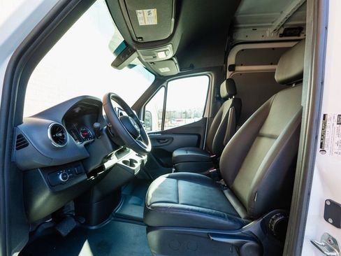 Used 2025 Mercedes-Benz Sprinter 2500 image 7