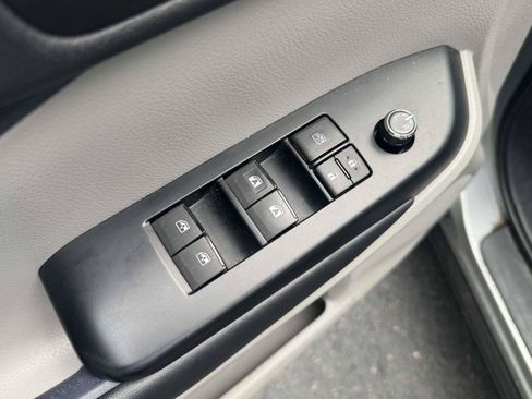 Used 2016 Toyota Highlander Plus AWD/4WD image 17