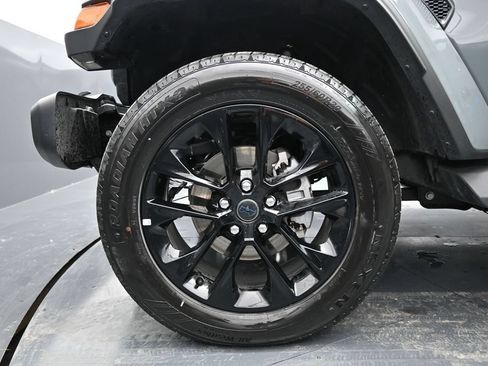 Used 2025 Jeep Wrangler Unlimited Sahara AWD/4WD image 28