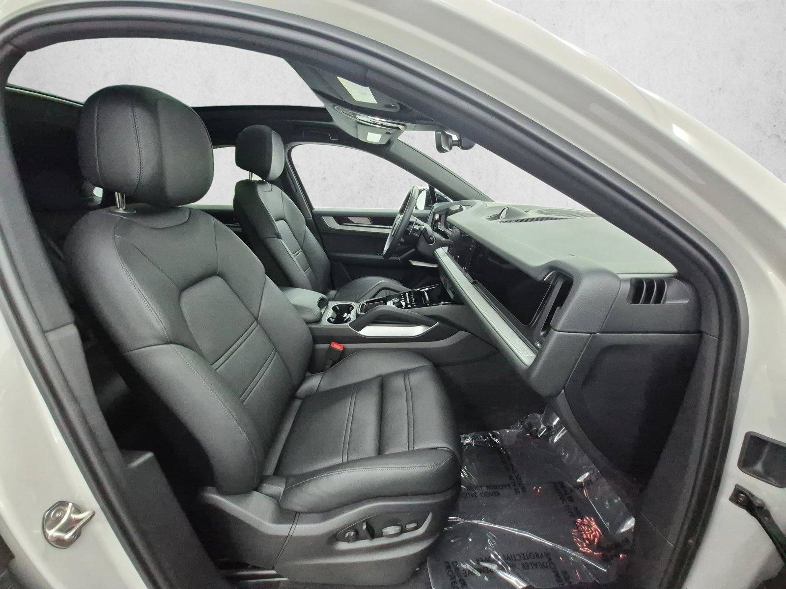 Certified 2026 Porsche Cayenne E-Hybrid Coupe AWD/4WD image 25