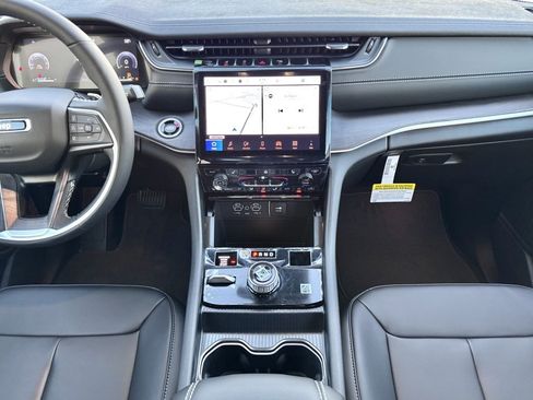 New 2025 Jeep Grand Cherokee Limited w/ MOPAR Finishing Package image 11