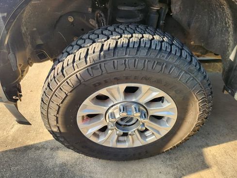 Used 2022 Ford F250 XLT w/ XLT Value Package AWD/4WD image 8