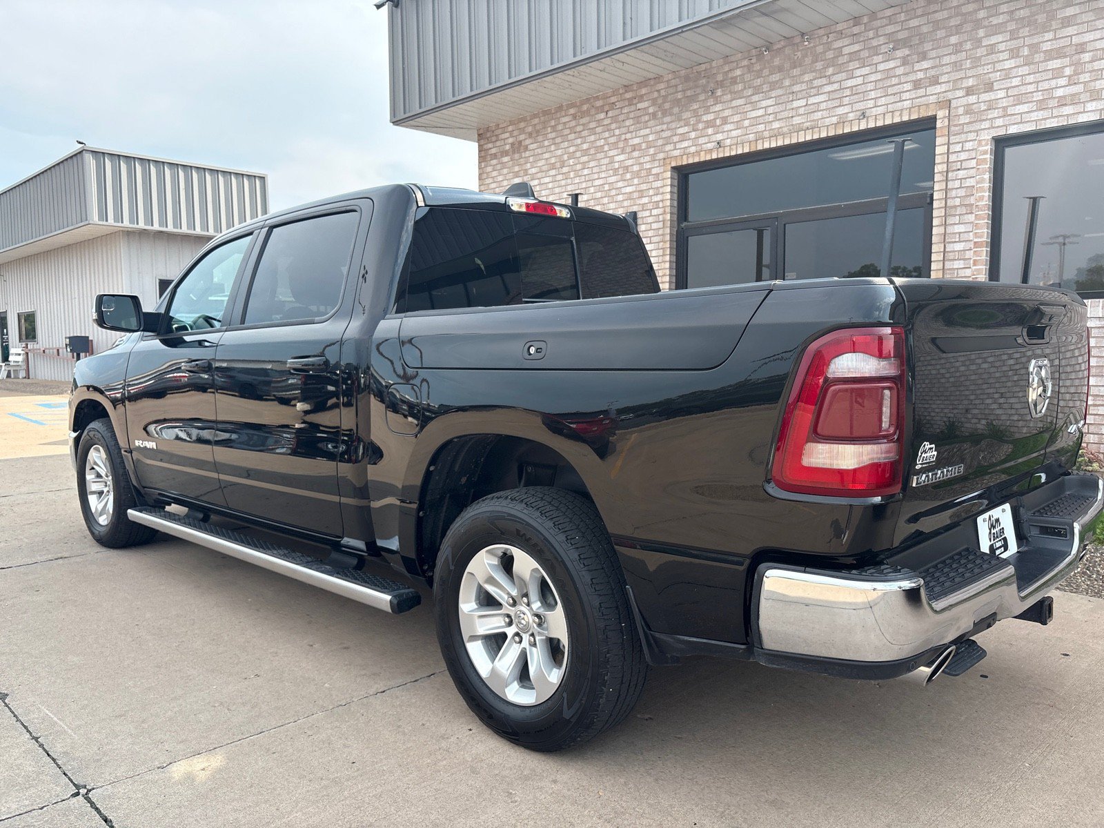 Used 2023 RAM 1500 Laramie AWD/4WD image 11