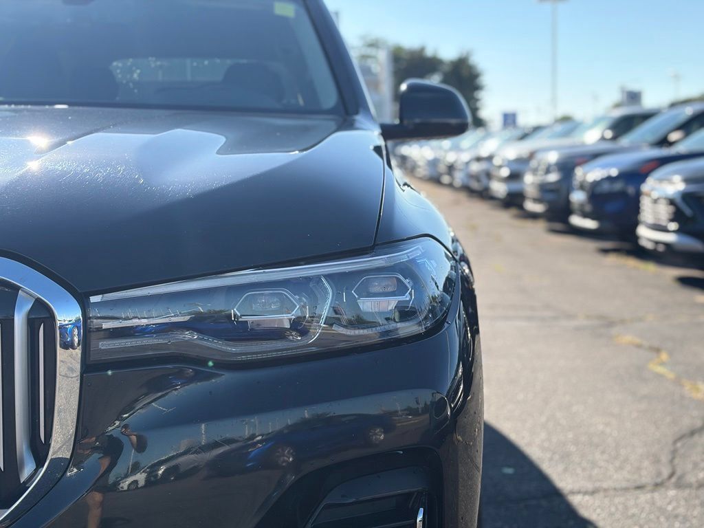 Used 2020 BMW X7 xDrive40i w/ Premium Package AWD/4WD image 4