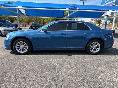 Used 2022 Chrysler 300 Touring RWD image 2