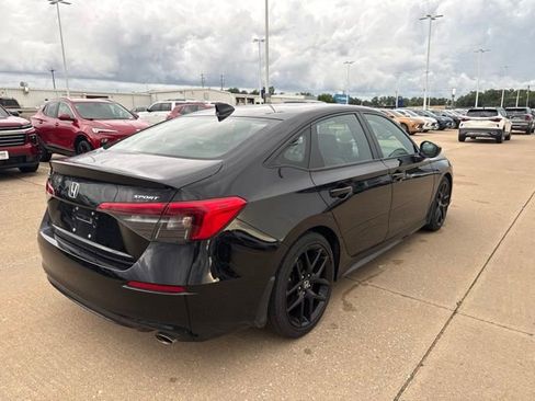 Used 2024 Honda Civic Sport image 3