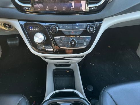 Used 2024 Chrysler Pacifica Touring-L image 34