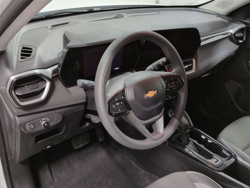 Used 2025 Chevrolet TrailBlazer LT image 10