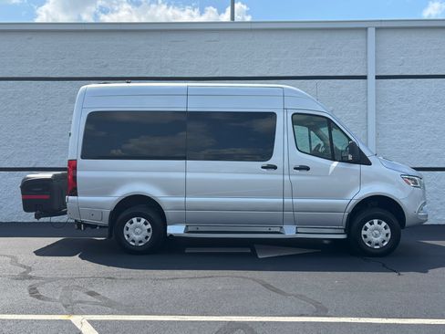 Used 2020 Mercedes-Benz Sprinter 2500 w/ Windows All Around Package image 7
