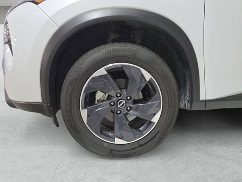 Used 2024 Nissan Rogue SV FWD image 23