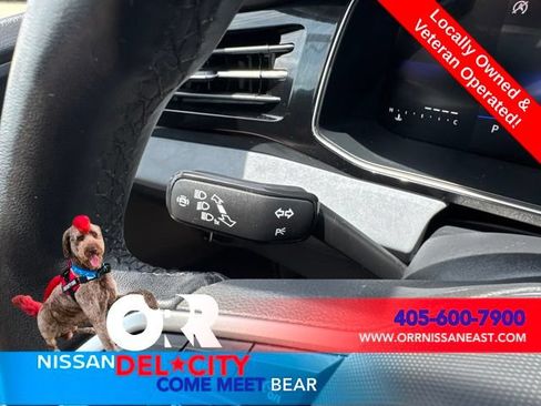 Used 2025 Volkswagen Jetta SE FWD image 21
