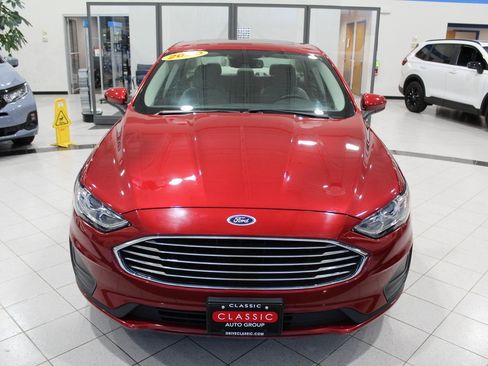 Used 2020 Ford Fusion SE image 2