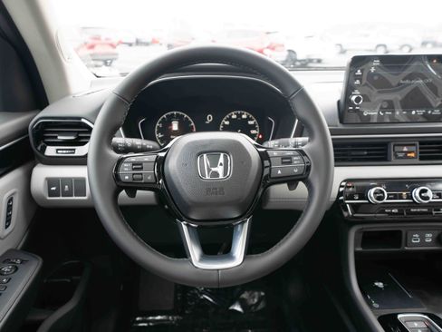 New 2025 Honda Pilot Touring image 21