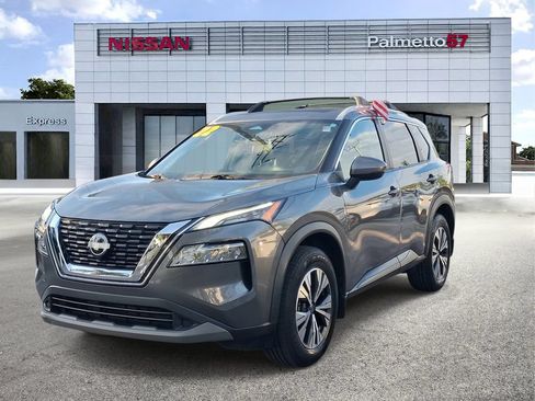 Used 2022 Nissan Rogue SV w/ SV Premium Package FWD image 3