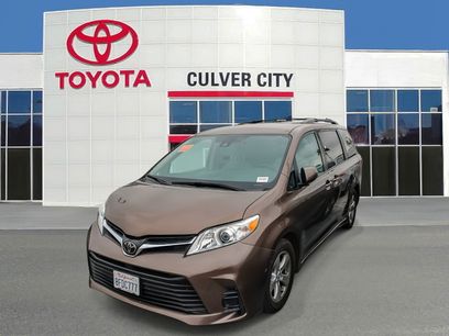 Used 2018 Toyota Sienna LE w/ Carpet Mat Package