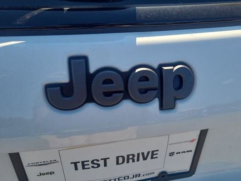 New 2026 Jeep Compass Latitude image 24