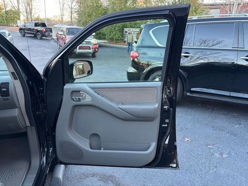 Used 2007 Nissan Frontier LE w/ Rockford Fosgate Pkg image 35