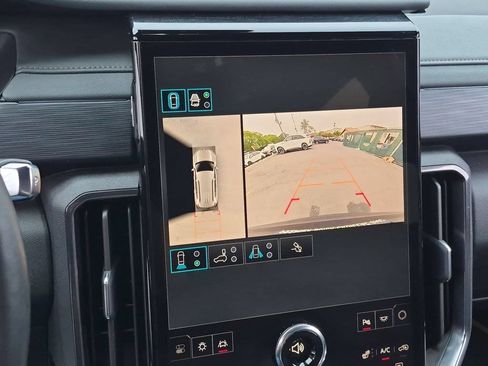 Used 2025 GMC Acadia AT4 AWD/4WD image 15