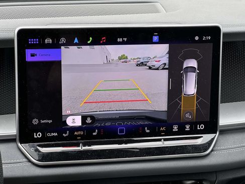 Certified 2025 Volkswagen Tiguan SE R-Line AWD/4WD image 19