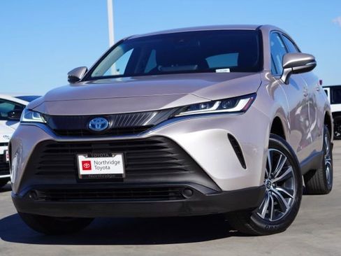 Certified 2024 Toyota Venza LE image 3