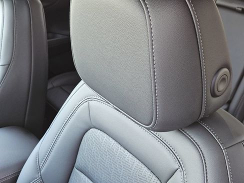 New 2027 Chevrolet Equinox LT w/ Convenience Package II FWD image 16