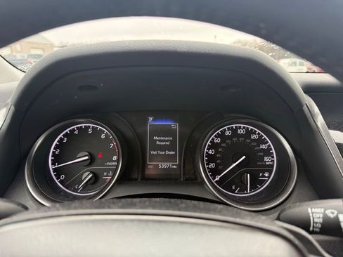 Used 2023 Toyota Camry SE image 11