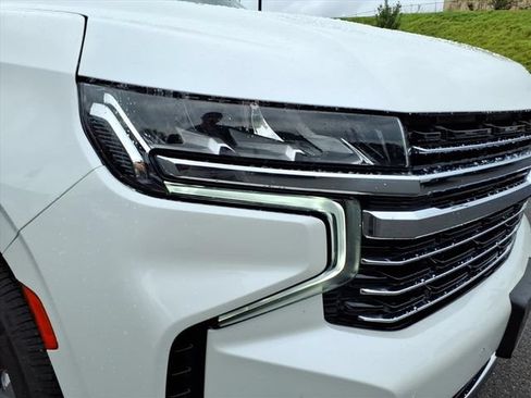 Used 2023 Chevrolet Tahoe LT w/ Luxury Package AWD/4WD image 3