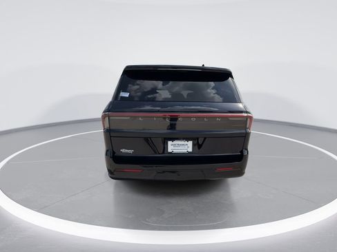 New 2026 Lincoln Navigator Reserve AWD/4WD image 7