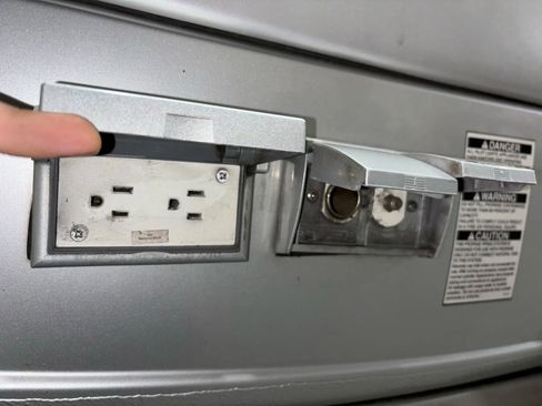 Used 2008 Freightliner Sprinter 3500 image 31