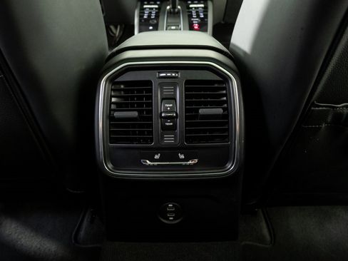 Certified 2025 Porsche Macan image 21