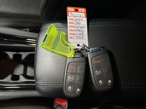 Used 2024 Jeep Compass Limited image 26