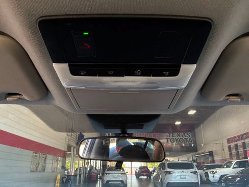 Used 2025 Nissan Sentra SV FWD image 15