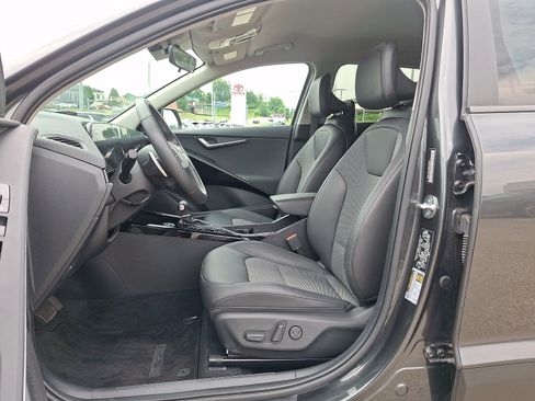 Used 2024 Kia Niro EX FWD image 14